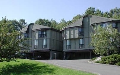 Lakeshore Villa Apartments - 2 ReviewsPort Ewen, NY | WYL